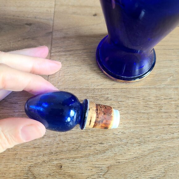 Vintage Avon cobalt blue bottle. vase/ decanter with lid. - Picture 3 of 4